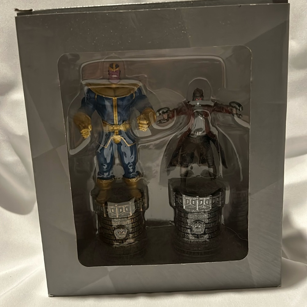 Marvel Chess Pieces - Thanos and Starlord